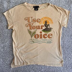 Disney X Junk Food Tshirt Women’s Small‎ Ariel Little Mermaid Use Your Voice Tan